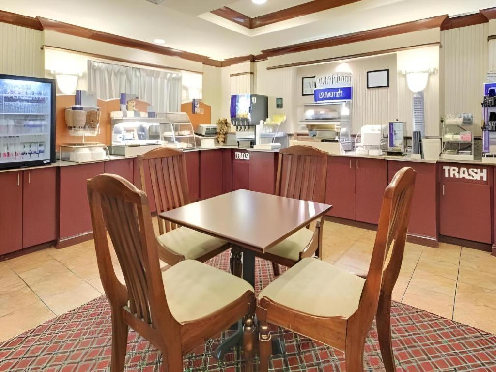 Holiday Inn Express Hotel & Suites Cleveland - Ms By Ihg Luaran gambar